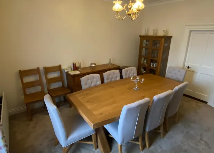 לינה וארוחת בוקר Portinaghy House *